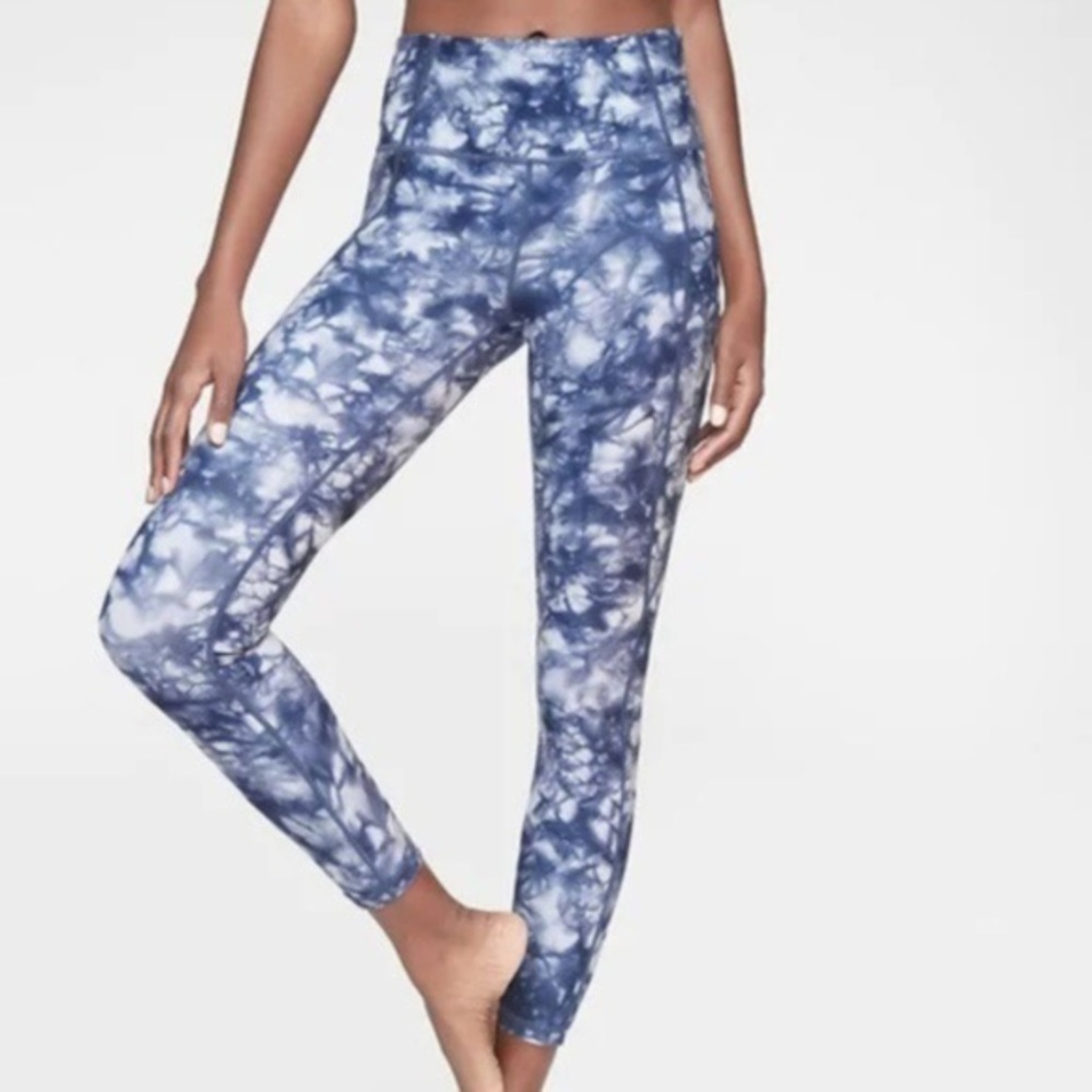 Athleta Salutation Leggings 7/8 Blue Tie Dye
